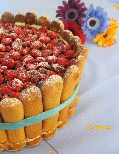 Charlotte con crema chiboust all'arancia e fragoline di bosco senza glutine - La Cassata Celiaca