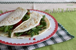 Piadina avec bresaola, fromage et valériane sans gluten en vidéo - La Cassata Celiaca