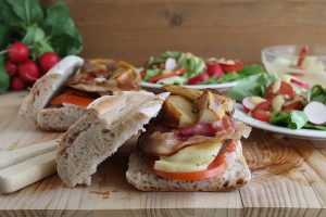 Sandwich avec champignons, poires et bacon, sans gluten - La Cassata Celiaca