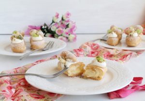 Eclairs con crema e frutta senza glutine - La Cassata Celiaca