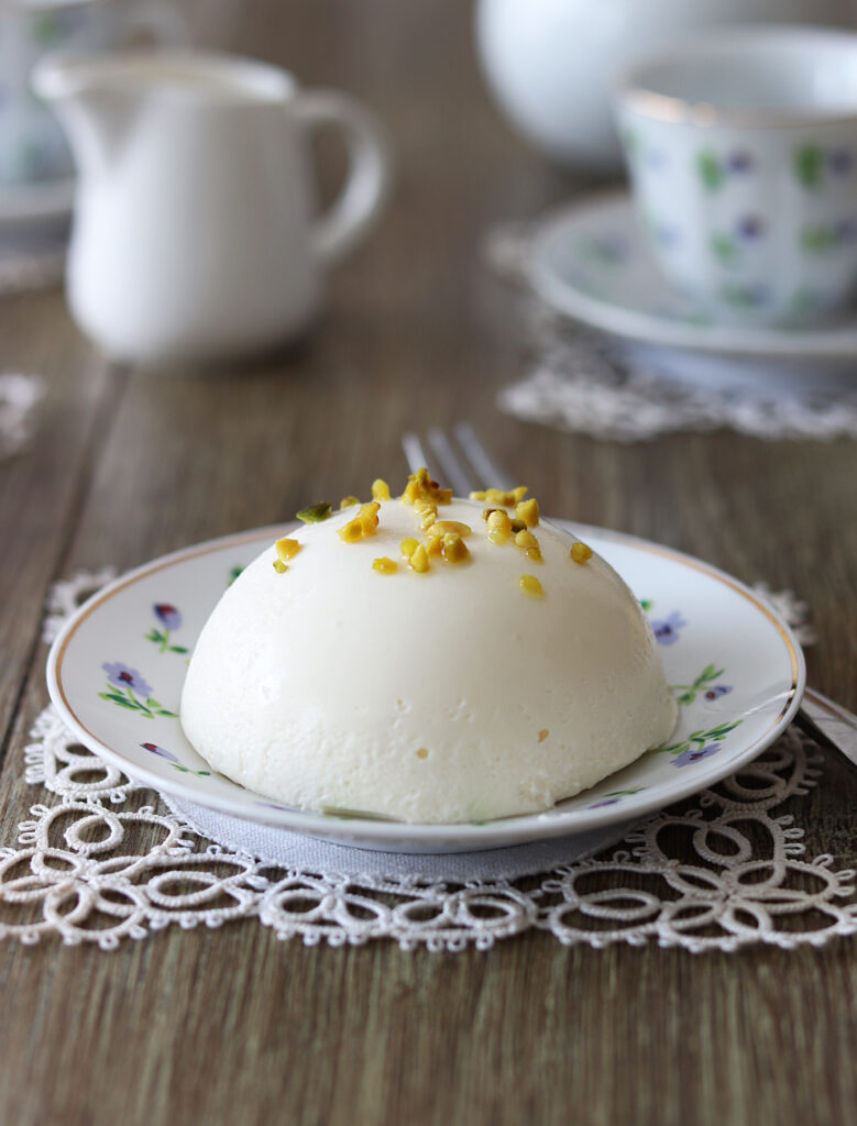 Bavarese alla vaniglia con inserto ai frutti di bosco - La Cassata Celiaca